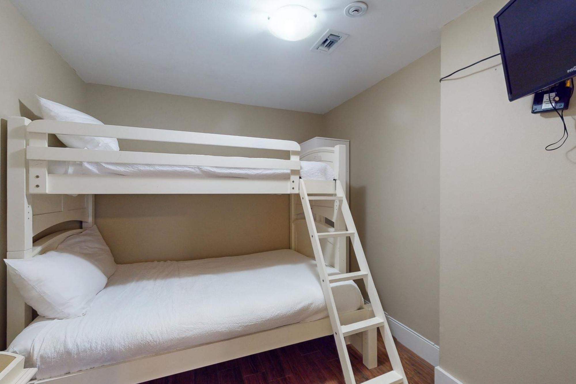 Апартаменти Baytowne Wharf - Pilot House #408 Дестін Екстер'єр фото